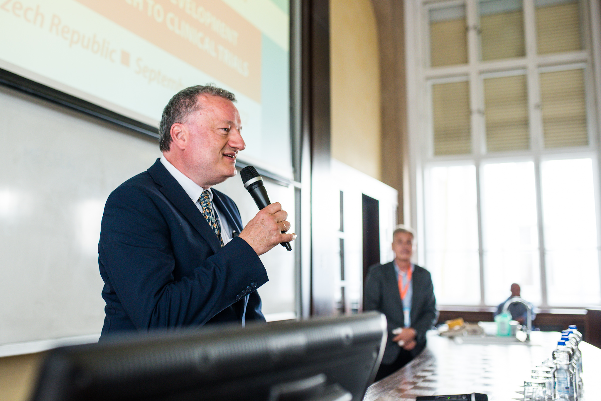 prof. Jan Konvalinka, ředitel Ústavu organické chemie a biochemie AV ČR (Foto: ÚOCHB / Tomáš Belloň)