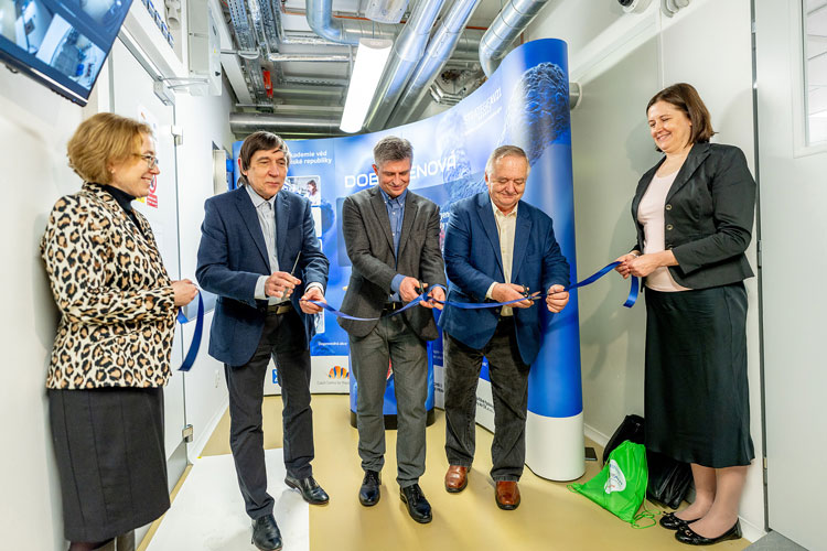 Ribbon cutting ceremony - from left: Petr Dráber, Director of the Institute of Molecular Genetics of the Czech Academy of Sciences, Radislav Sedláček - Director of the Czech Centre for Phenogenomics, Zdeněk Havlas - Vice-Chairman and Member of the Board of the Academic Council of the Czech Academy of Sciences