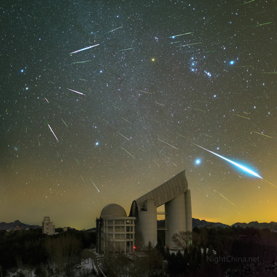 Maximum Geminid v roce 2015 nad čínskou observatoří Xinglong