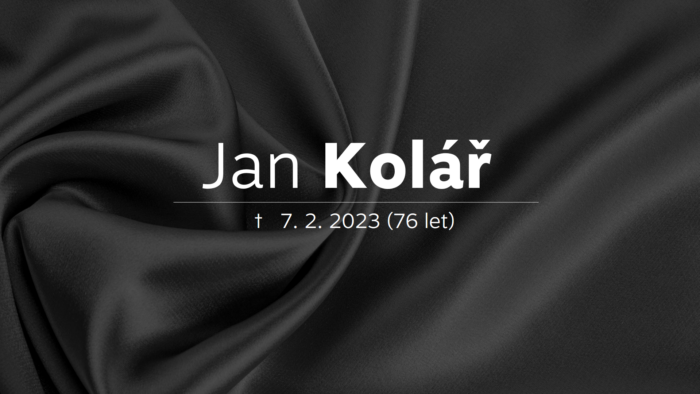 Smuteční oznámení - černá sametová látka s textem: Jan Kolář, 7. 2. 2023 (76 let)
