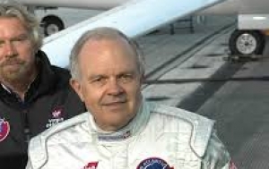 Americký vzduchoplavec Steve Fossett přeletěl v balónu nad Evropou