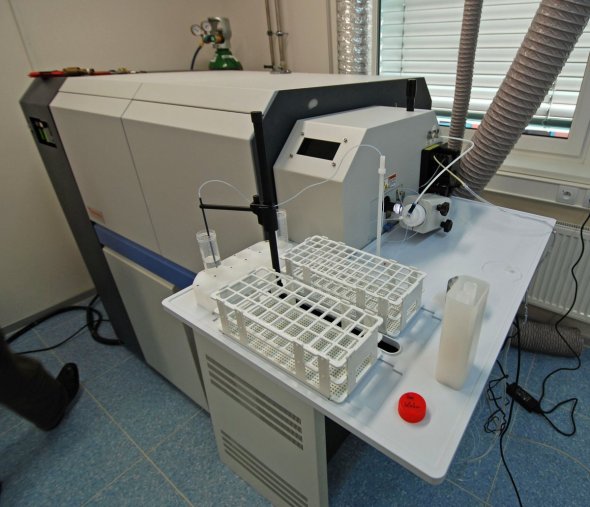 ICP-MS ELEMENT 2 (ThermoFisher Scientific) se systémem laserové ablace UP213