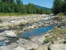 Typický charakter divočící a větvící se štěrkonosné řeky v oblasti NPP  Skalická Morávka (červenec 2011). Foto K. Kuřavová