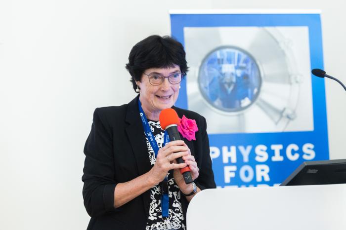 President of the Czech Academy of Sciences Professor Eva Zažímalová praised the FZU’s work and acknowledged the undeniable importance of the Physics for Future project for Czech science and the global physics community.