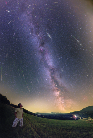 Maximum roje Perseid v roce 2015 nad Kolonickým sedlem. Autor: Petr Horálek