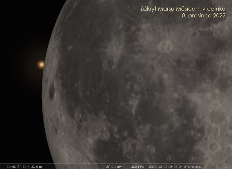 Jak bude vypadat zákryt Marsu Měsícem 8. prosince 2022 - Mars 8. prosince těsně před tím, než bude zakryt Měsícem v úplňku. Vzhledem k úhlovému rozměru planety bude vstup trvat okolo půl minuty. Za okrajem měsíčního kotouče Mars zcela zmizí v 6:04 SEČ, zpoza Měsíce se Mars začne znovu vynořovat v 6:58 SEČ. Tyto údaje platí pro průsečík 15. poledníku a 50. rovnoběžky, v jiných místech se čas bude lišit řádově o minuty. Autor: Stellarium/Jan Veselý.