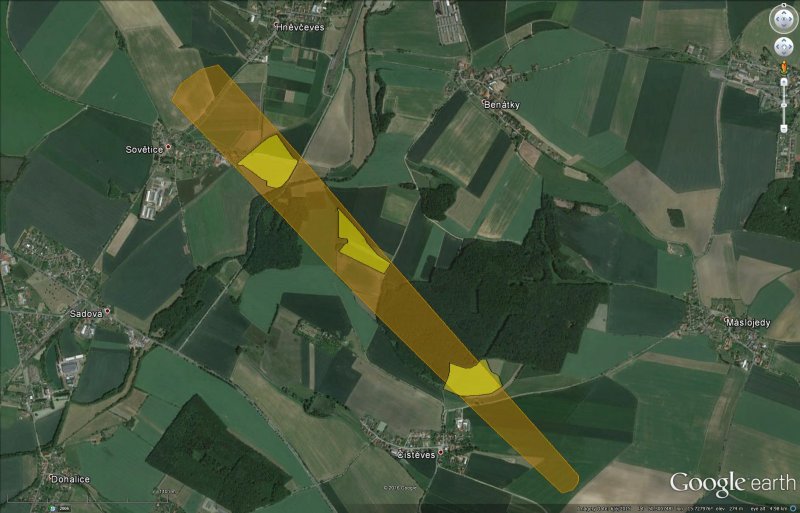 Nejpravděpodobnější pádová oblast s vyznačenými oblastmi, které byly již prohledané pracovníky ASÚ AV ČR (stav k 27. 5. 2016). Zkuste se, prosím, zaměřit na ještě neprobádaná místa ve vyznačené zoně. Google/Pavel Spurný.