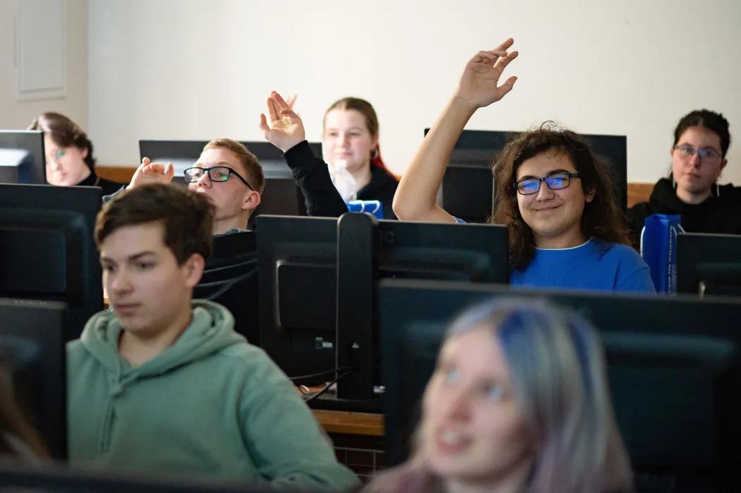 Závěrečná část akce propojila účastníky v rámci mezinárodní videokonference s portugalskými studenty z Braga. 