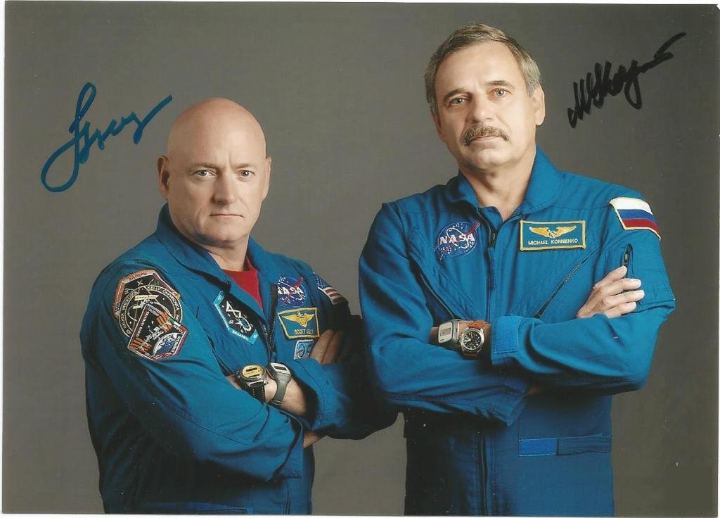 Američan Scott Kelly (vlevo) a Michail Kornijenko z Ruska společně prožili 340 dnů na ISS (foto z archivu autora textu)