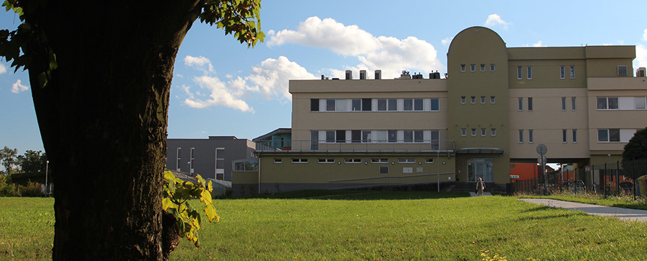 B2 building („New building“) of IEB ASCR, v.v.i. in Prague 6 - Lysolaje